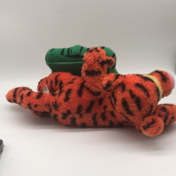 Tigger plush holding picture frame - Picture 4 of 5
